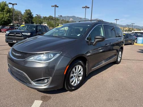 2017 Chrysler Pacifica Touring-L
