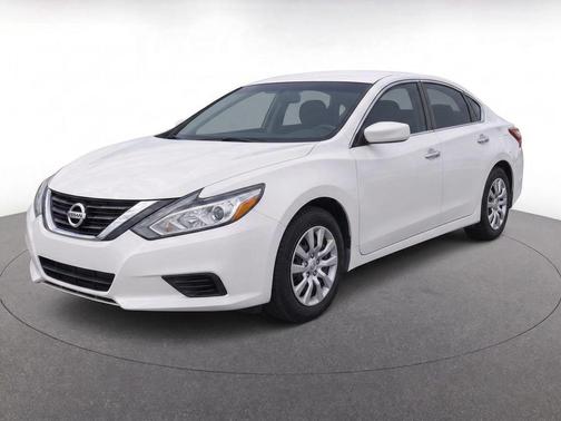 Pearl White 2016 Nissan Altima 2.5 S