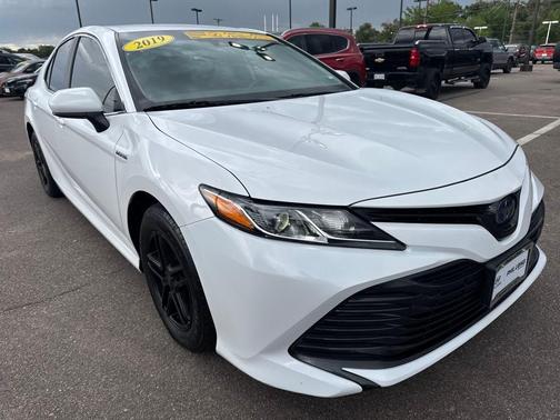 2019 Toyota Camry Hybrid LE