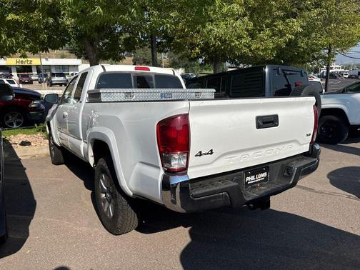 Super White 2018 Toyota Tacoma SR5