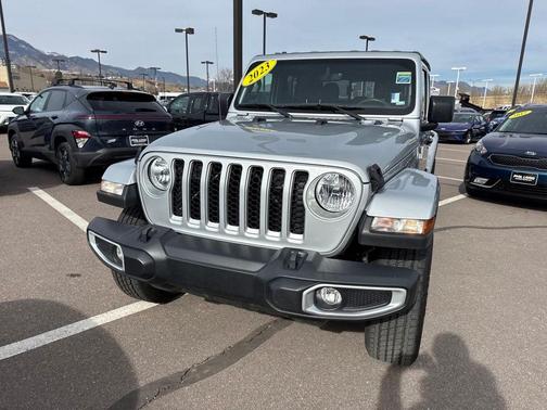 2023 Jeep Gladiator Overland
