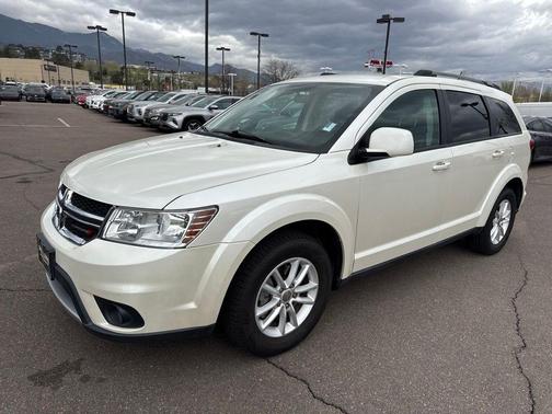White Noise 2017 Dodge Journey SXT