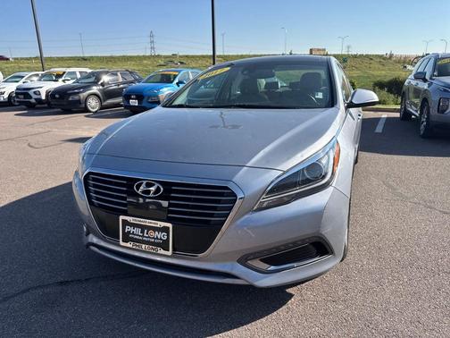 2017 Hyundai SONATA Hybrid Limited
