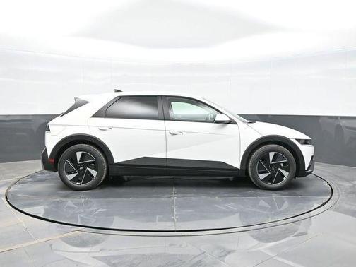 2025 Hyundai IONIQ 5 SE