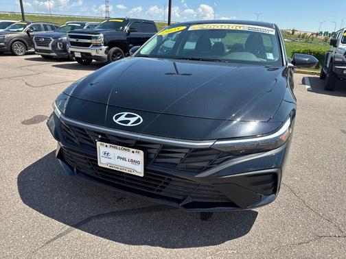 2025 Hyundai ELANTRA SE