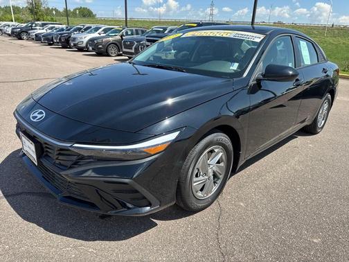 2025 Hyundai ELANTRA SE