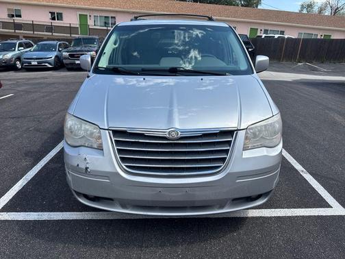 2010 Chrysler Town & Country Touring