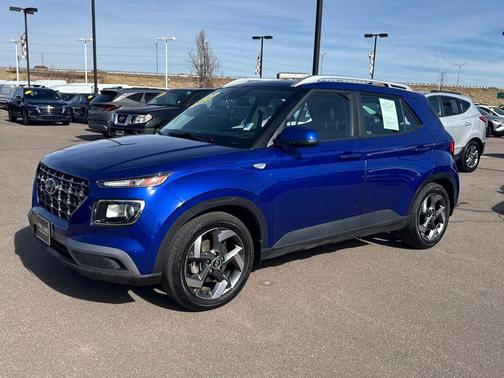 2022 Hyundai VENUE SEL