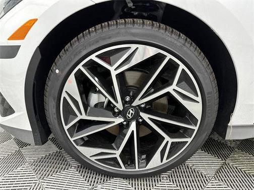 2025 Hyundai IONIQ 6 SEL