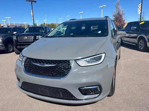 2022 Chrysler Pacifica Touring-L