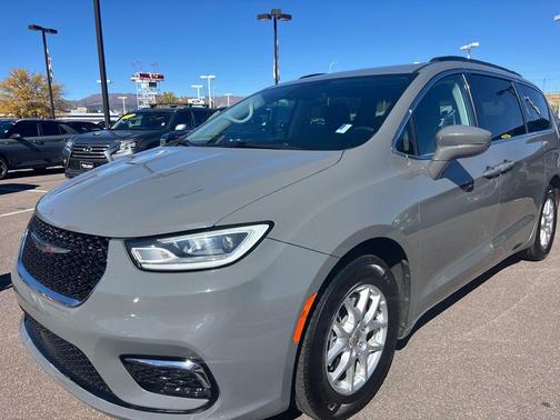 2022 Chrysler Pacifica Touring-L