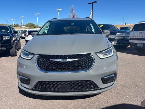 2022 Chrysler Pacifica Touring-L