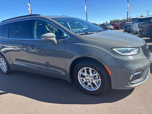2022 Chrysler Pacifica Touring-L