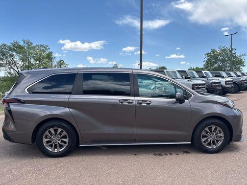 Predawn Gray Mica 2023 Toyota Sienna LE