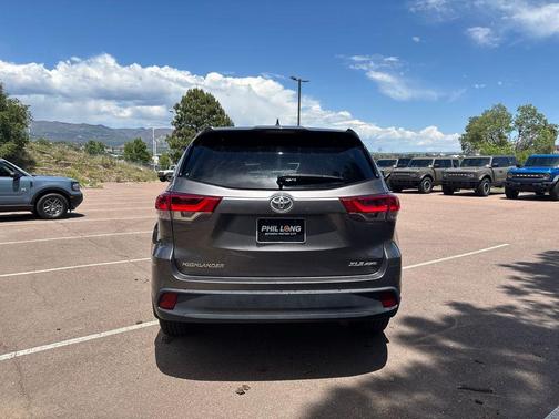 Predawn Gray Mica 2018 Toyota Highlander XLE