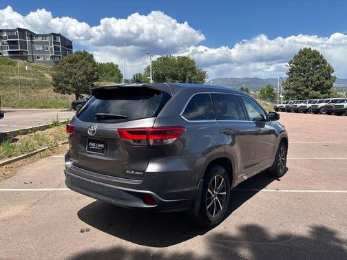 Predawn Gray Mica 2018 Toyota Highlander XLE