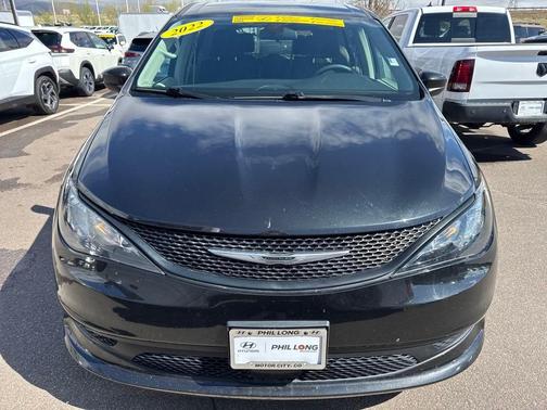 2022 Chrysler Voyager LX