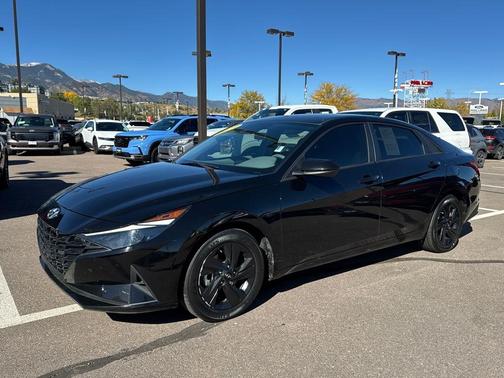 2023 Hyundai ELANTRA SEL