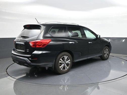2017 Nissan Pathfinder SV