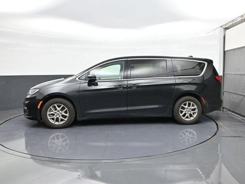 2023 Chrysler Pacifica Touring-L
