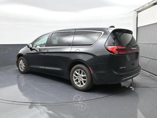 2023 Chrysler Pacifica Touring-L