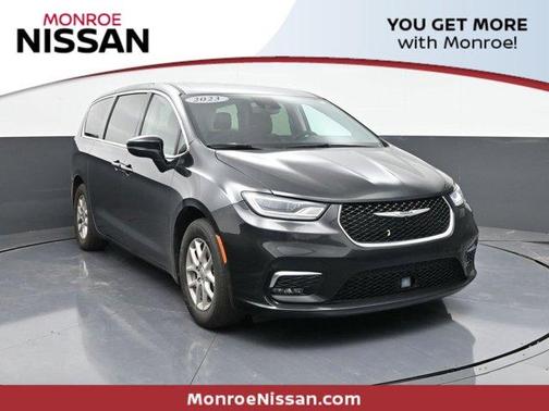 2023 Chrysler Pacifica Touring-L