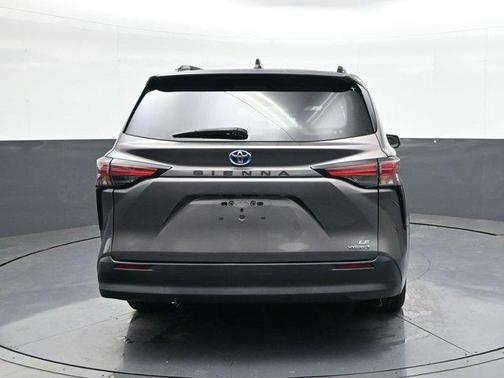 2021 Toyota Sienna LE