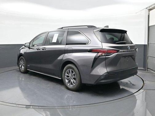 2021 Toyota Sienna LE