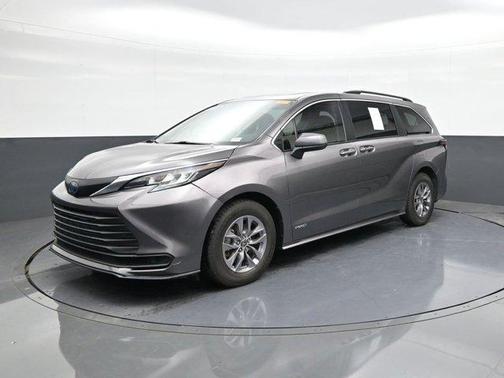 2021 Toyota Sienna LE