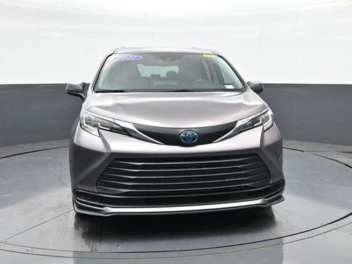 2021 Toyota Sienna LE