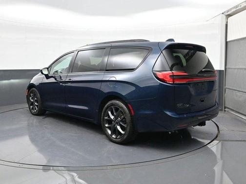 2021 Chrysler Pacifica Touring-L