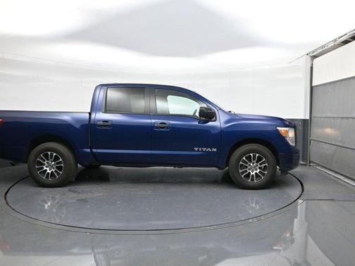 2022 Nissan Titan SV