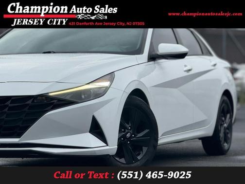 2022 Hyundai ELANTRA SEL