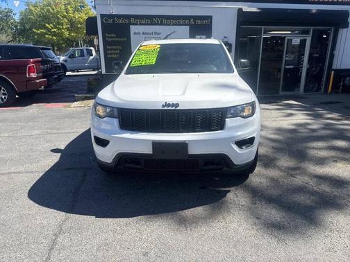 White 2018 Jeep Grand Cherokee Upland