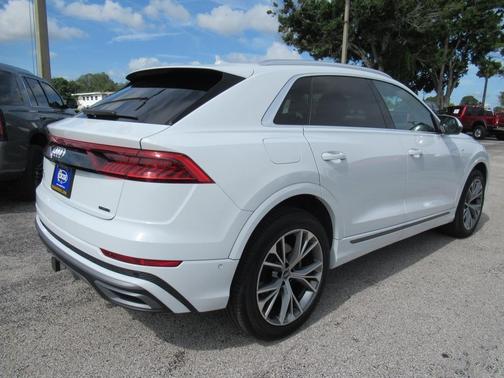 2021 Audi Q8 55 Premium Plus