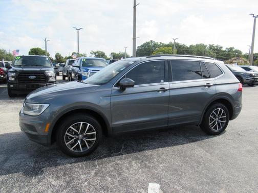 Platinum Gray Metallic 2019 Volkswagen Tiguan 2.0T SE