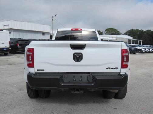 2024 RAM 3500 Tradesman Crew Cab 4x4 8' Box