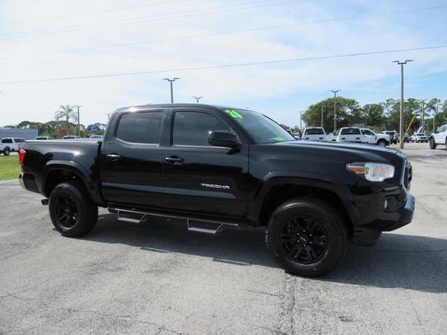 Midnight Black Metallic 2020 Toyota Tacoma SR5