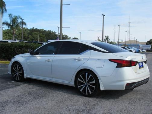 2020 Nissan Altima SR FWD