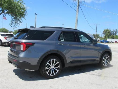 2025 Ford Explorer ST-Line