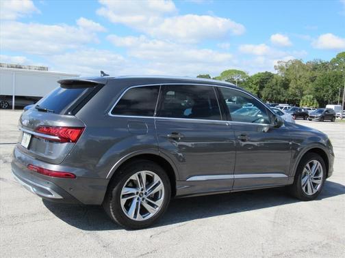 2021 Audi Q7 55 Premium Plus