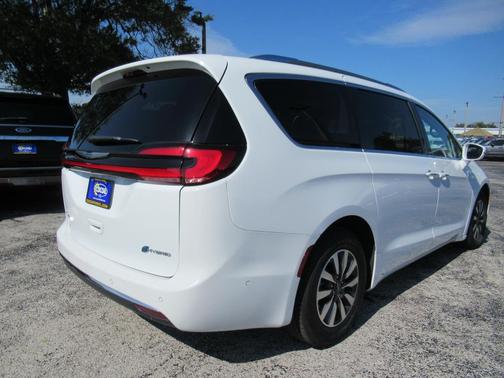 2021 Chrysler Pacifica Hybrid Touring L