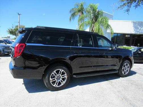 2025 Ford Expedition Max Active 4x2