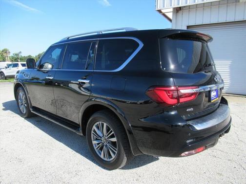 2022 INFINITI QX80 Luxe