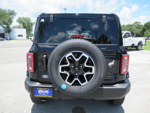 Shadow Black 2026 Ford Bronco Outer Banks