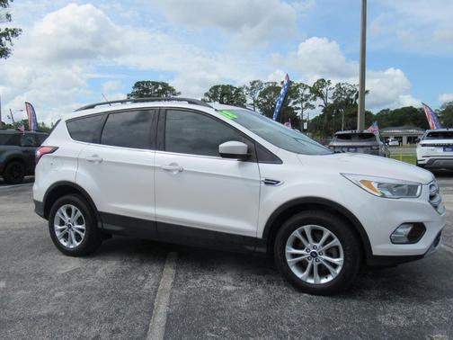 Magnetic Metallic 2018 Ford Escape SE