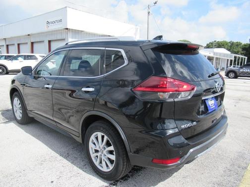 Magnetic Black Pearl 2019 Nissan Rogue SV