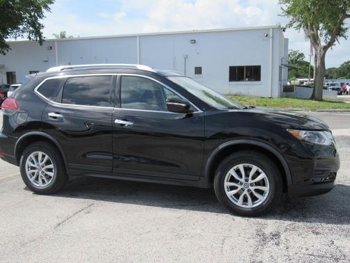 Magnetic Black Pearl 2019 Nissan Rogue SV