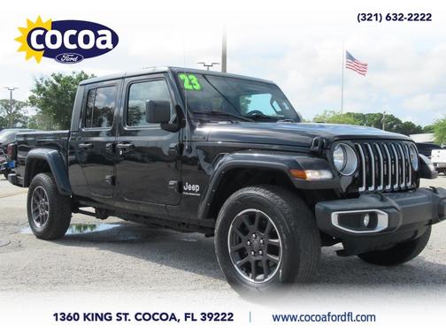 Black Clearcoat 2023 Jeep Gladiator Overland