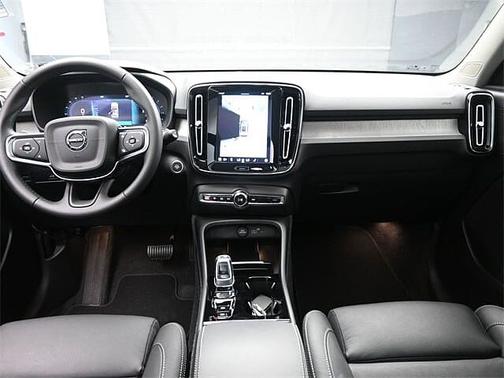 2024 Volvo XC40 Plus